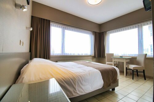 Внешний вид отеля Hotel de Golf в Бредене, фото 3