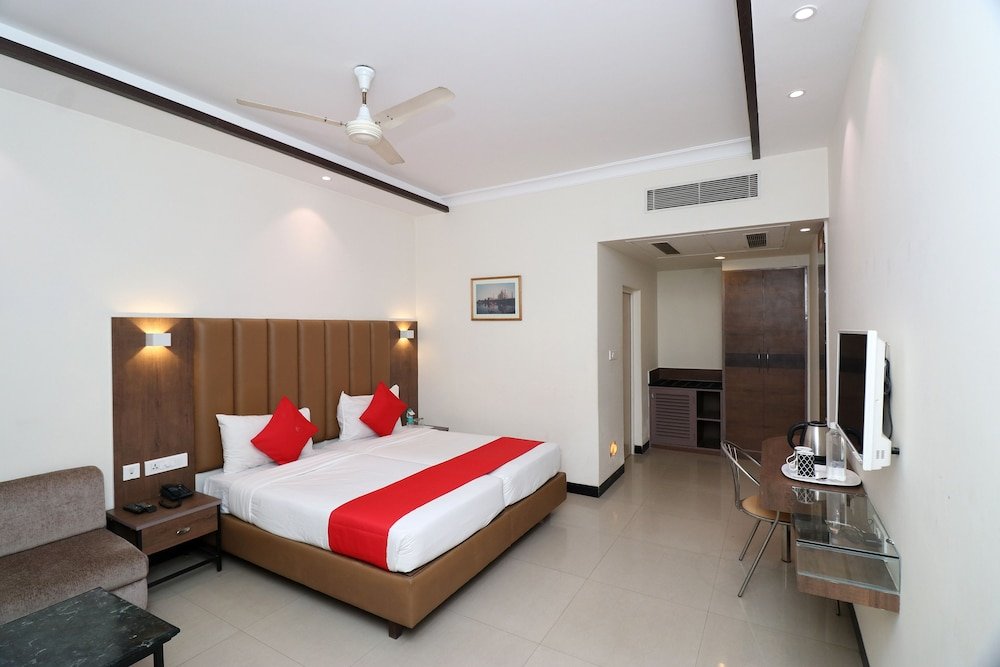 Фото Capital O 1796 Grand Hotel