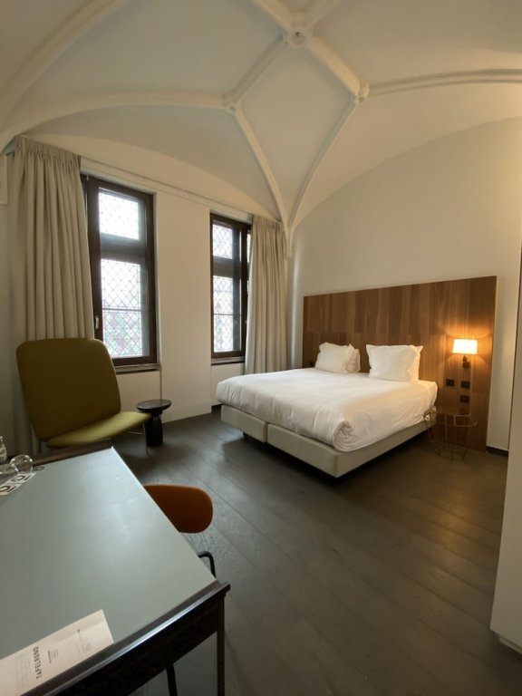 Фото Hotel The Fourth