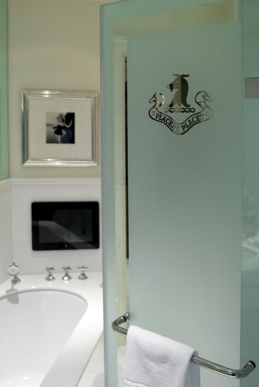 Фото The Connaught