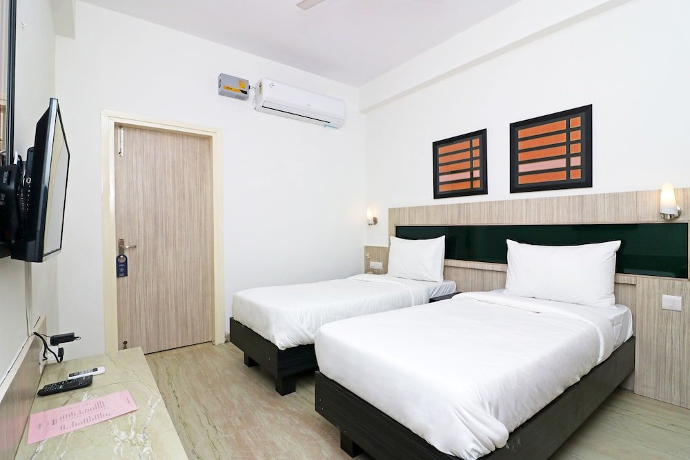 Фото Oyo 24039 SilverKey PadmaSri Gachibowli