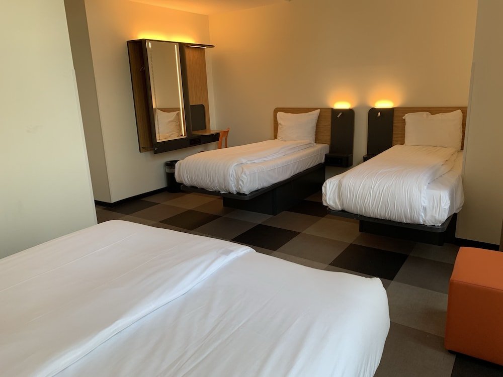 Фото EasyHotel Maastricht City Centre