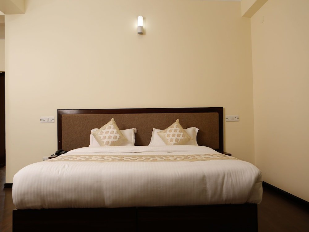 Фото Oyo 11490 Hotel Royal Hill