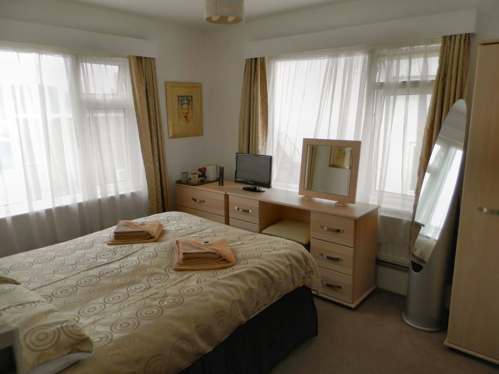 Фото Wayside Cheer Hotel