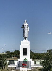 Памятник землякам, погибшим в годы Великой Отечественной войны (Самарская область, Большечерниговский район, сельское поселение Краснооктябрьский, посёлок Краснооктябрьский), памятник, мемориал в Самарской области