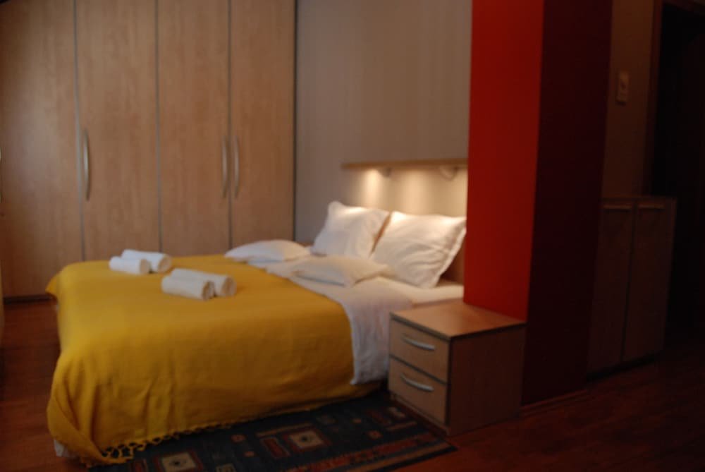 Фото Car Royal Apartments and Rooms