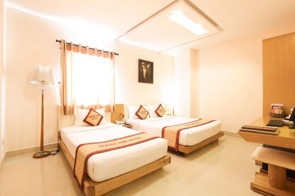 Фото Queen Ann Hotel