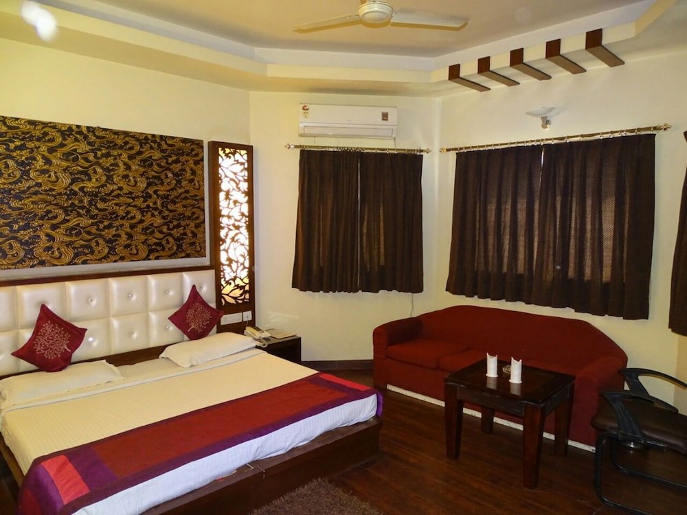 Фото Hotel Square 9 Inn