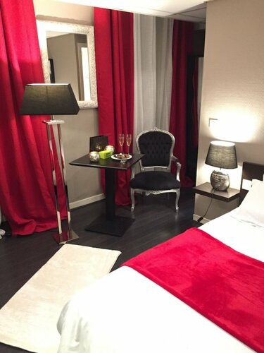 Гостиница Hotel l'Avenue в Шантийи