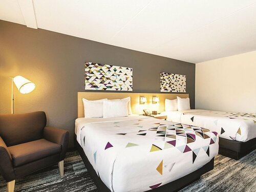 Гостиница La Quinta Inn Suites White Plains Elmsford в Элмсфорде