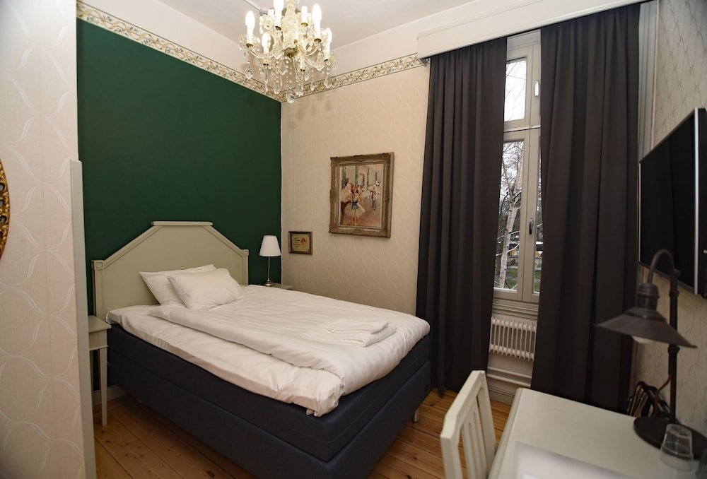 Фото Park Hotel Linköpings Fawlty Towers