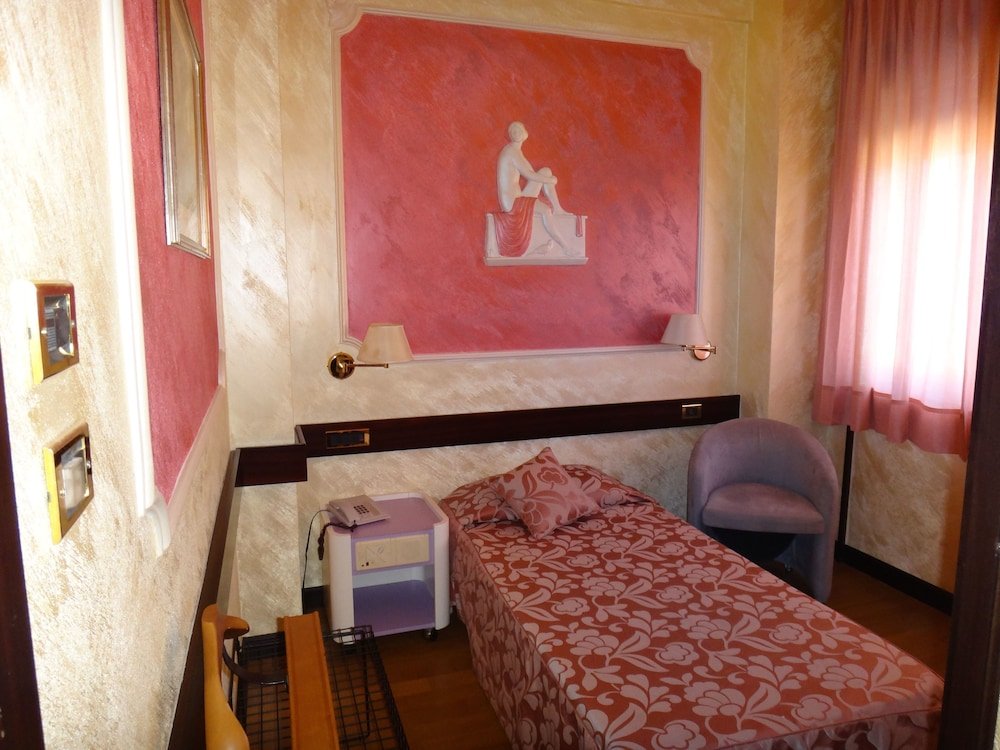 Фото Benny Hotel