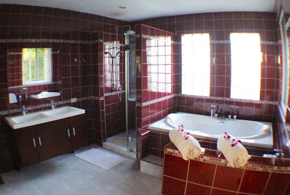 Фото 2 Pools Huge Seaview Pool - Villa Serena