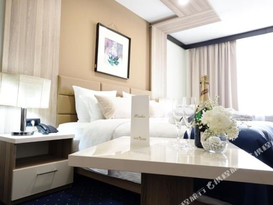 Фото Hotel Holiday