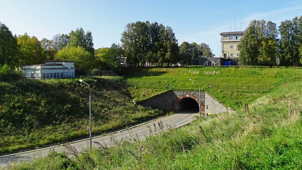 Ескерткіш, мүсін Скульптура Слава труду, Дубна, фото