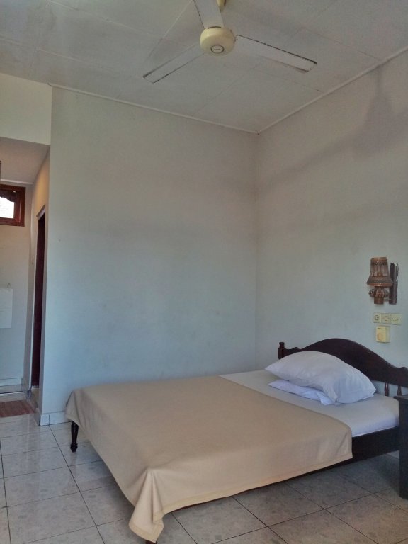 Фото Taman Mekar Beach Inn 2