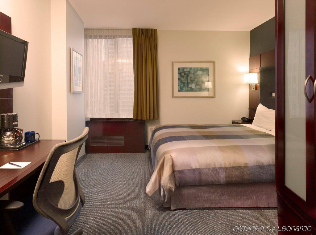 Фото DoubleTree by Hilton New York Midtown Fifth Ave