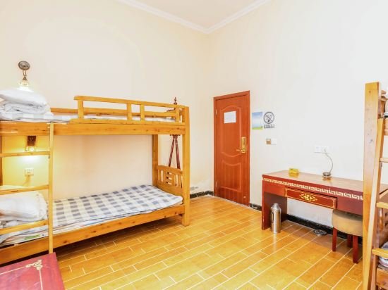 Фото Holly's Hostel Chengdu