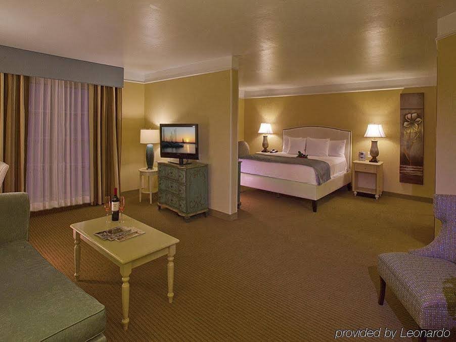 Фото La Quinta Inn & Suites by Wyndham Okc North - Quail Springs