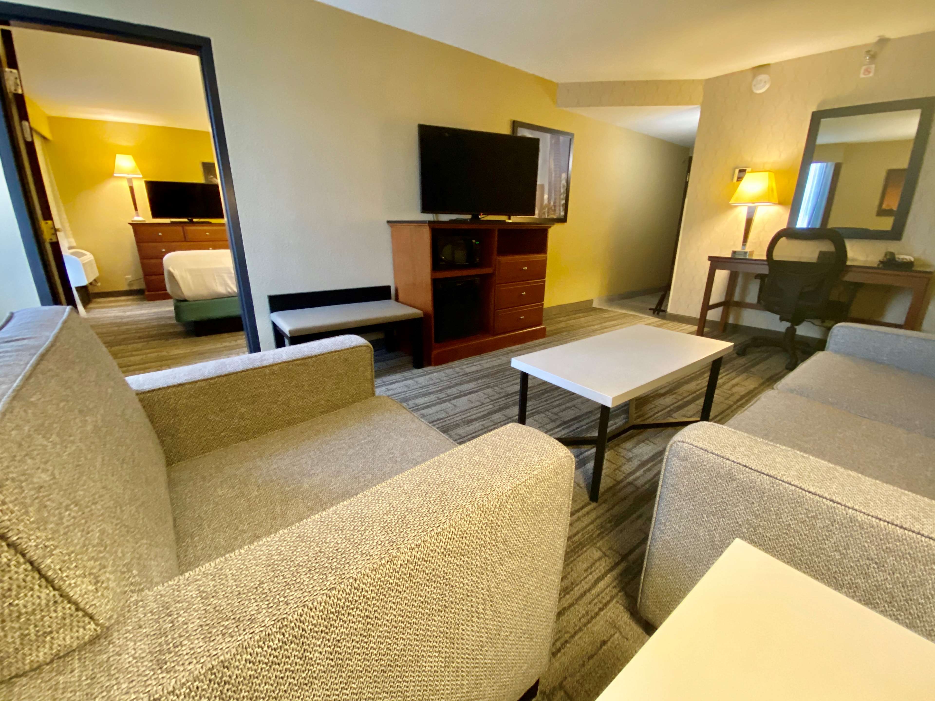 Фото Best Western Plus Houston Energy Corridor