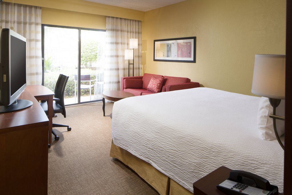 Фото Courtyard by Marriott Tampa Westshore/Airport