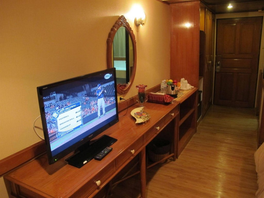 Фото The Promenade Hotel