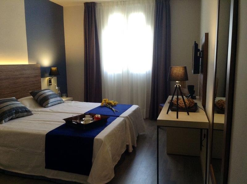 Фото Urban Dream Granada Hotel