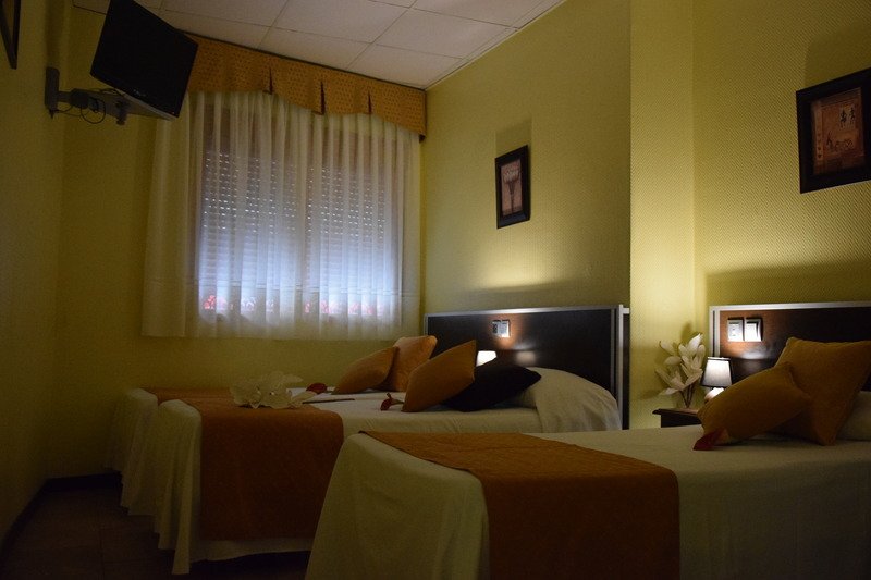 Фото Hotel Complutense