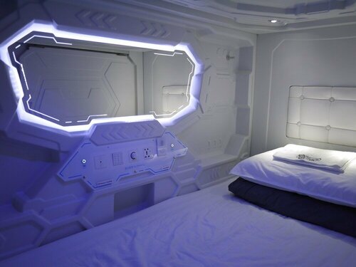 Гостиница Aloha Capsule Hotel в Семпорне