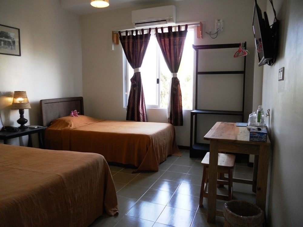 Фото A little bit of Mandalay Tavern