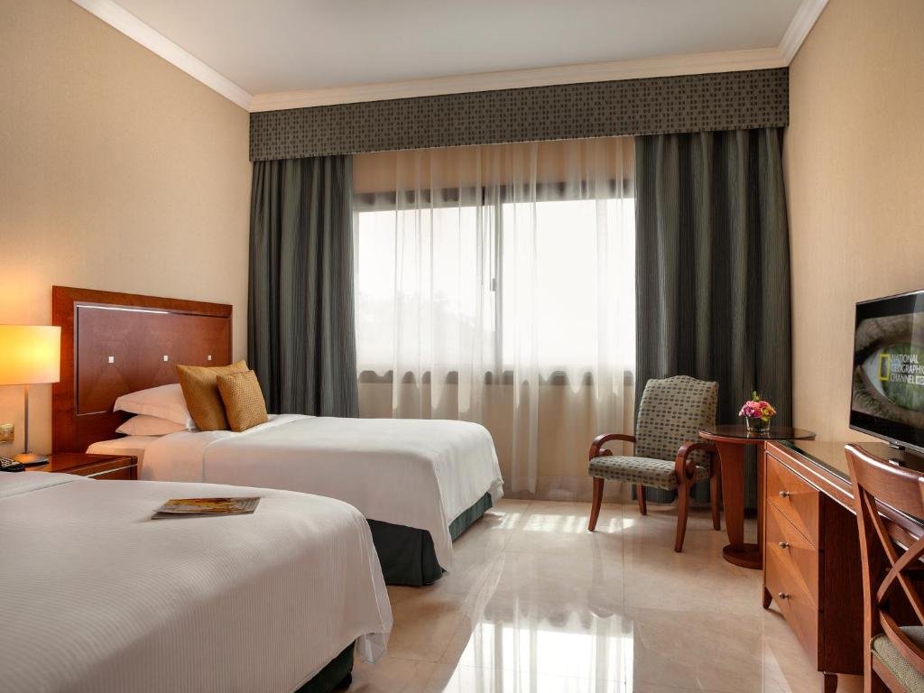 Фото Al Ain Rotana