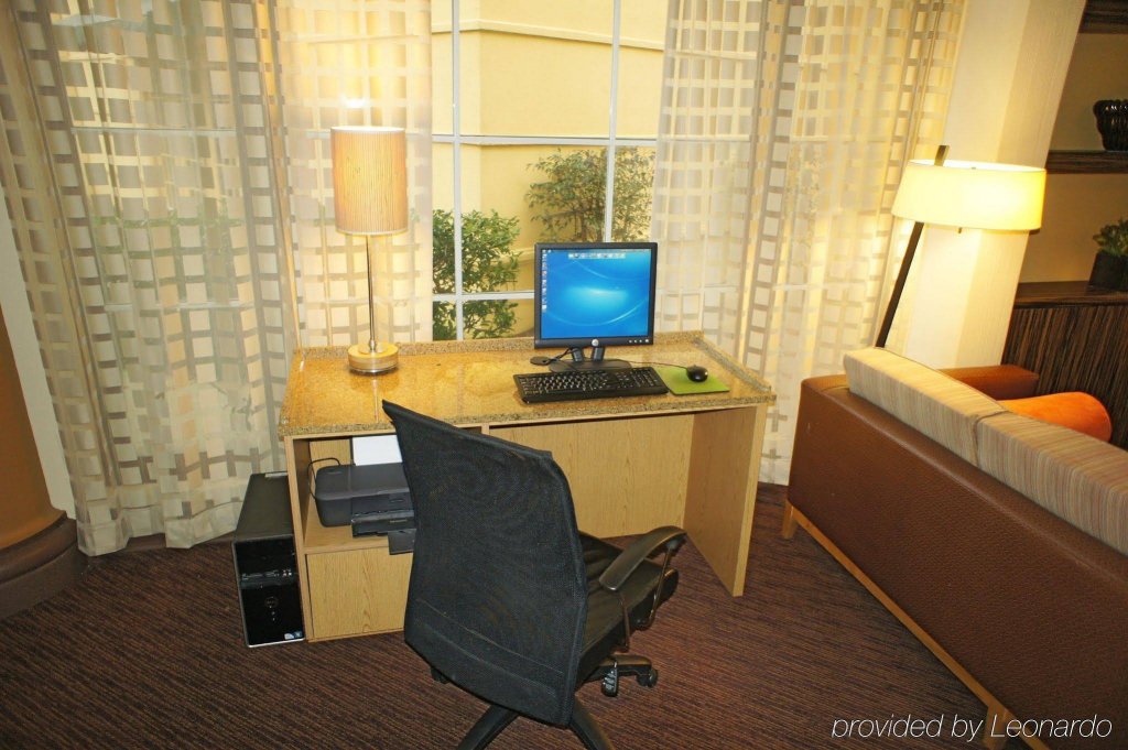 Фото La Quinta Inn & Suites by Wyndham Raleigh Crabtree