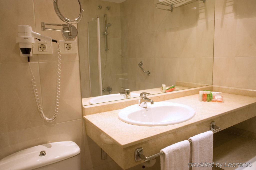 Фото Отель Nh Las Palmas Playa las Canteras