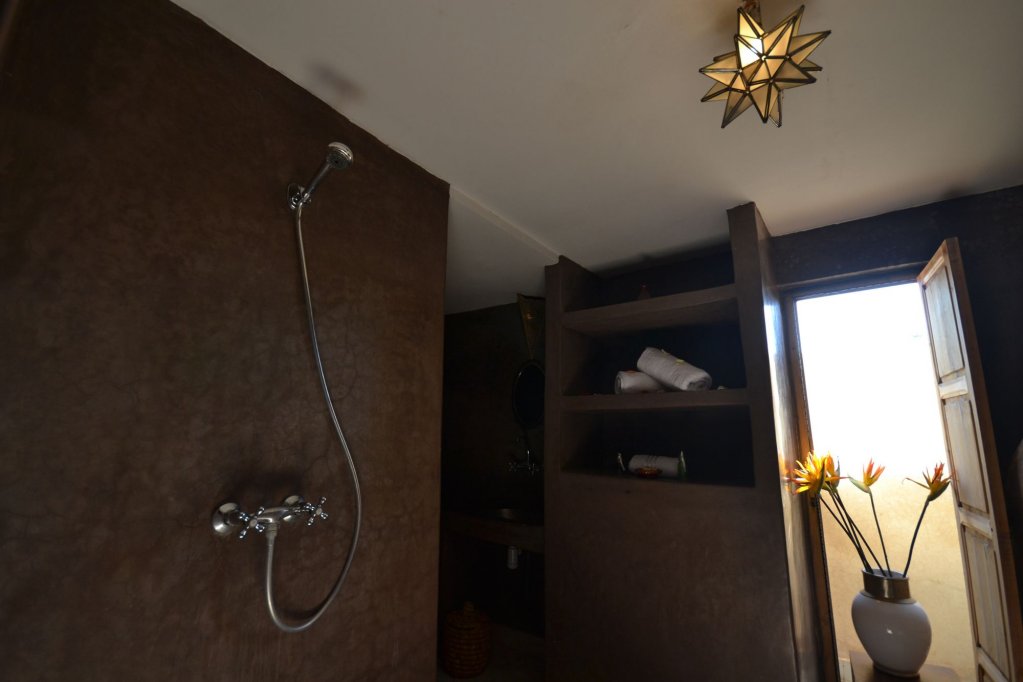 Фото Riad White Flowers