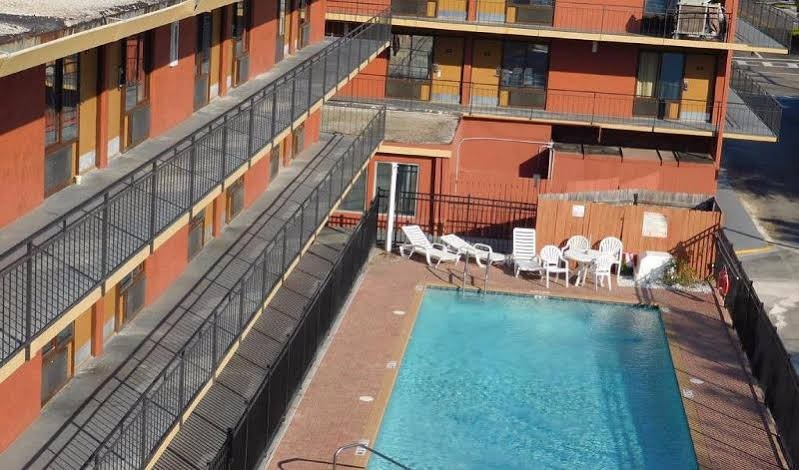 Фото Travelodge by Wyndham Orlando Heart of International Drive