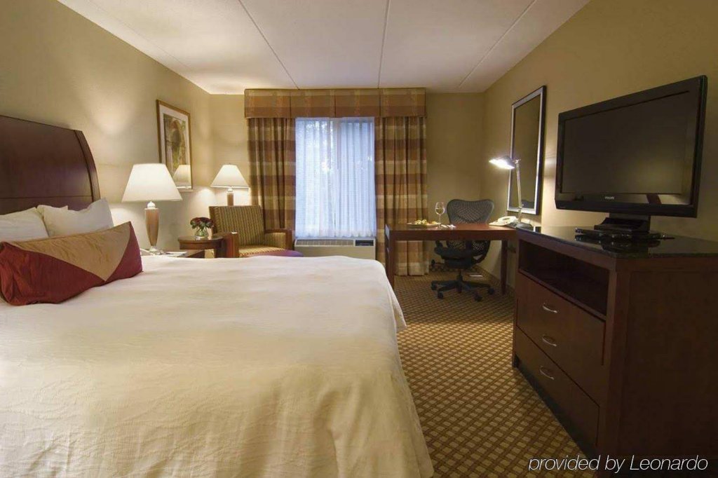 Фото Hilton Garden Inn Norwalk