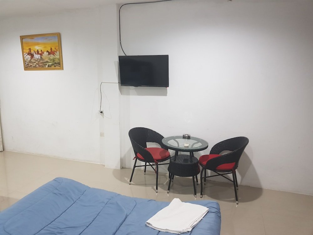 Фото Royal Inn Kitchen and Bar