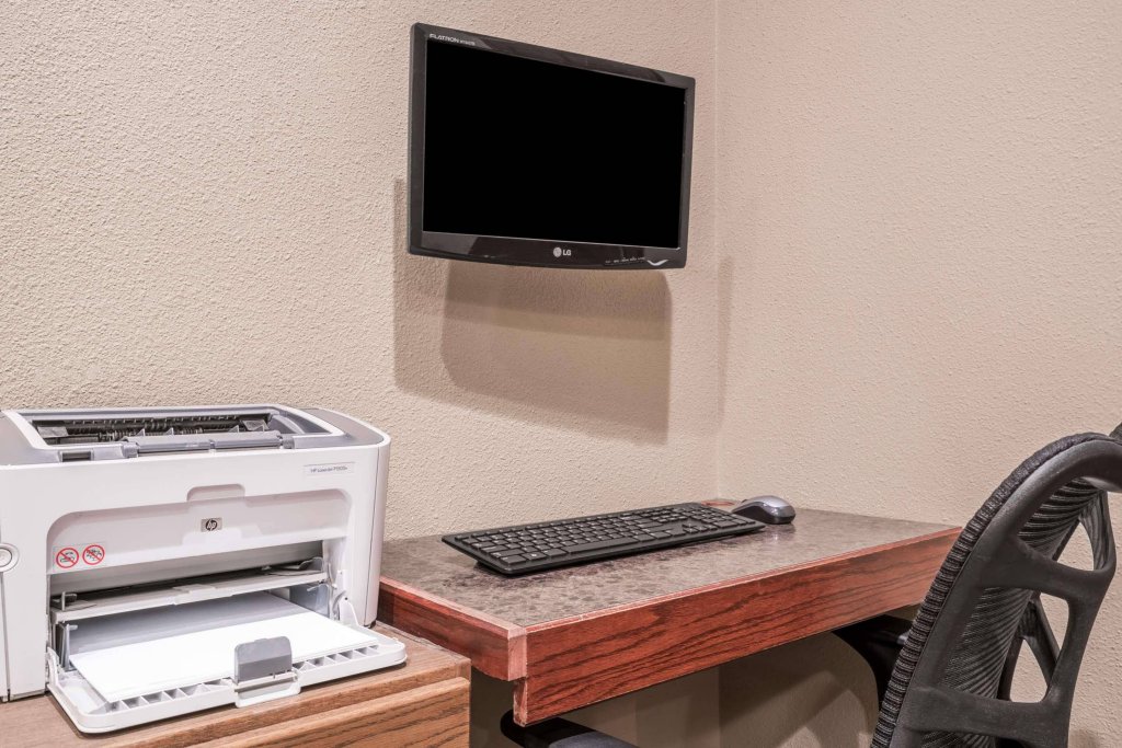 Фото Super 8 by Wyndham Bismarck