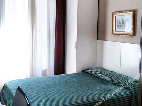 Фото Hostal Lesseps