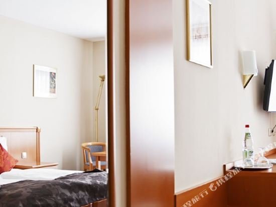 Фото Hotel Blutenburg