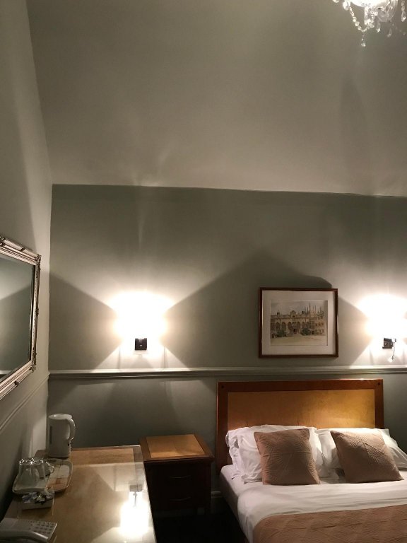 Фото Euro Bar and Hotel