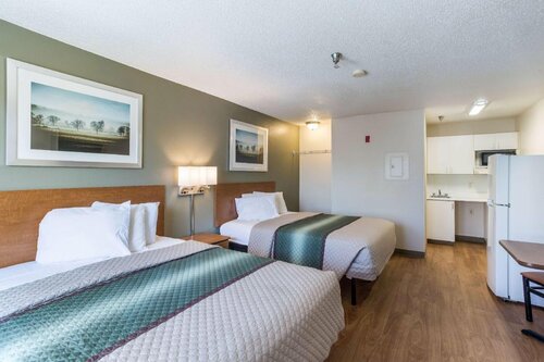 Гостиница HomeTowne Studios by Red Roof Nashville - Airport/Briley Pkwy в Нашвилле