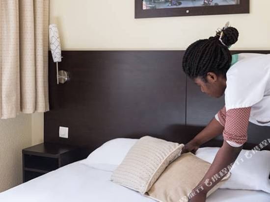 Фото The Originals City, Hôtel Paris Sud, Orly-Draveil