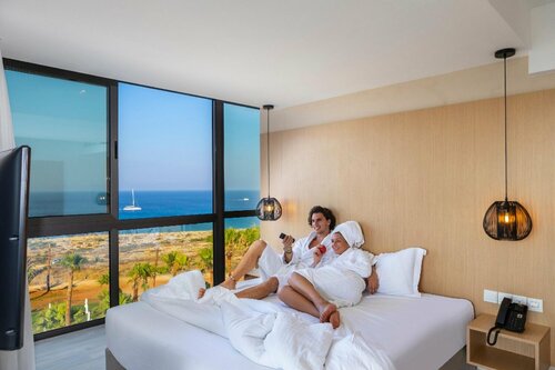 Гостиница Leonardo Crystal Cove & SPA by the sea - Adults Only