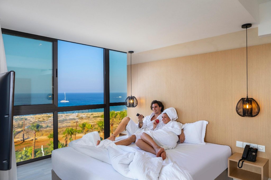 Фото Leonardo Crystal CoveHotel & Spa by the Sea