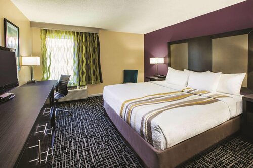 Гостиница La Quinta Inn by Wyndham Waldorf в Уолдорфе