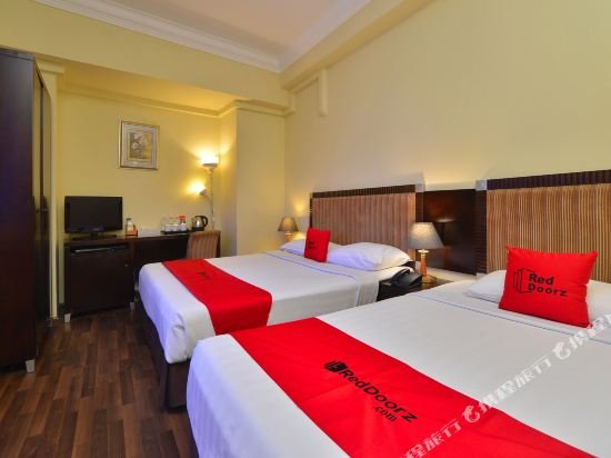 Фото RedDoorz at Aljunied