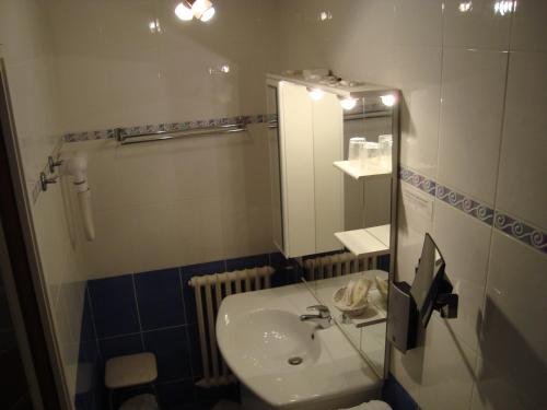 Фото Logis Hôtel de la Croix d'Or