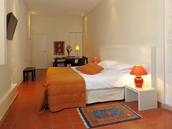 Фото Hôtel Cloître Saint Louis