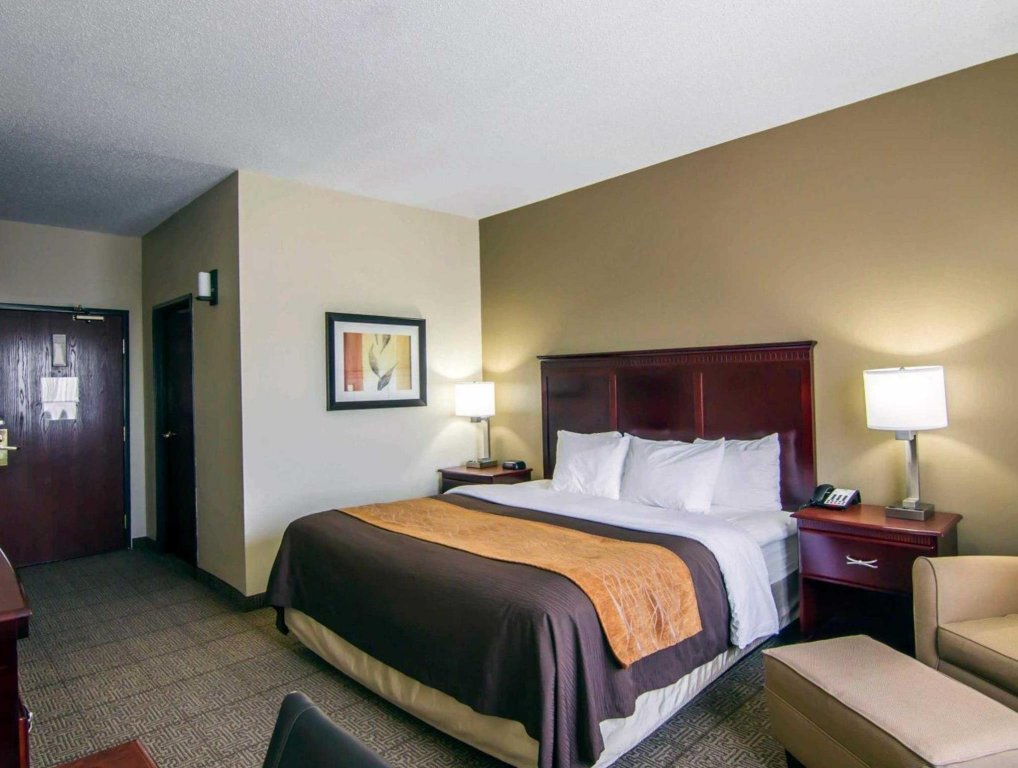 Фото Comfort Inn & Suites Love Field - Dallas Market Center